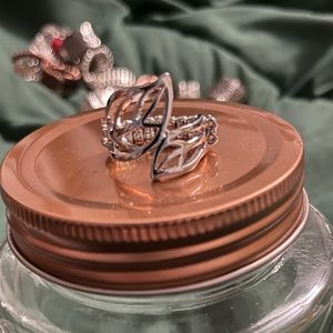 Paparazzi Rings- Stretchable band
All paparazzi Jewelry- 3 for $10